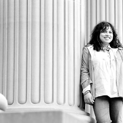 غارتگر نویسنده کتاب زن در کتابخانه غارتگر کتاب تهی وومان ین تهی لیبراری