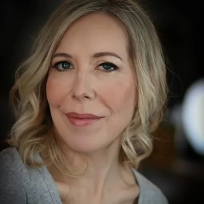 Laurie Faria Stolarz