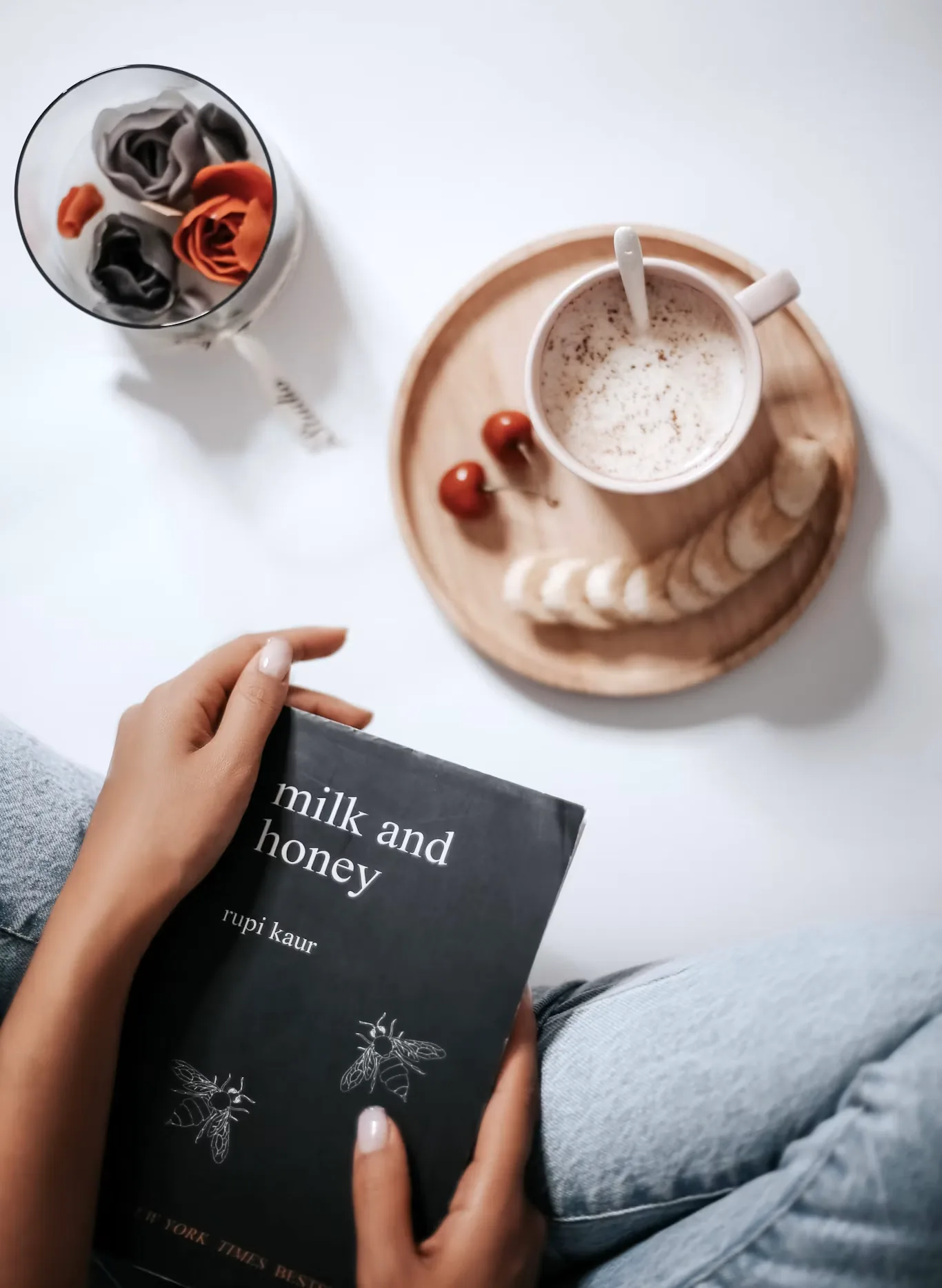 کتاب انگلیسی Milk and Honey نسخه اصلی (مجموعه شعر احساسی و پرفروش دنیا)